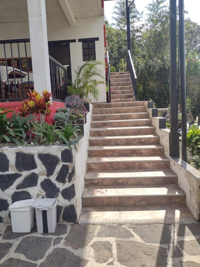 Finca clima templado, quebrada y jacuzzi; los clientes pueden usar todo el espacio y no tendrán que compartirlo con el anfitrión ni con otros huéspedes, calles en buen estado Alban  Exterior foto