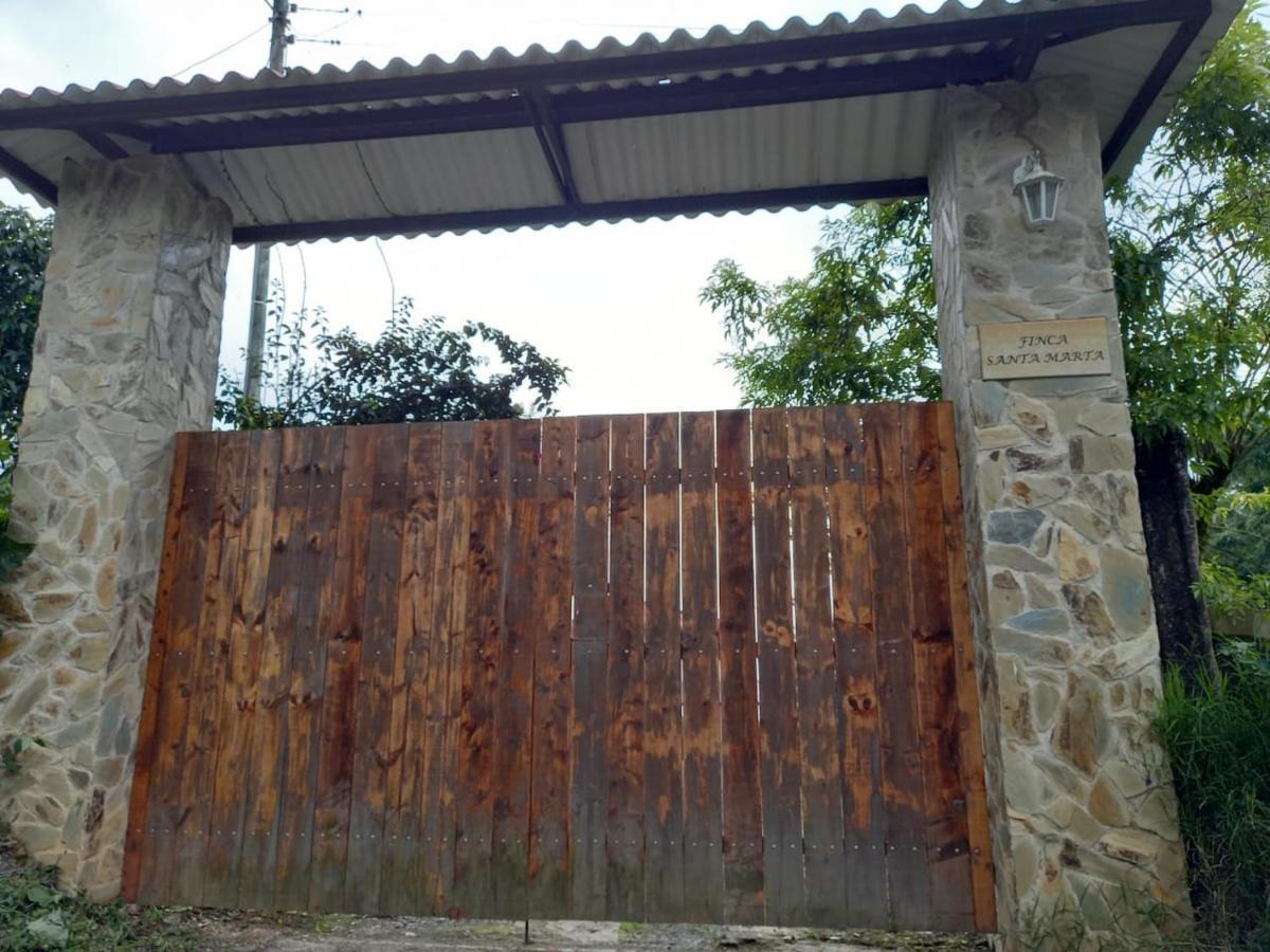Finca clima templado, quebrada y jacuzzi; los clientes pueden usar todo el espacio y no tendrán que compartirlo con el anfitrión ni con otros huéspedes, calles en buen estado Alban  Exterior foto
