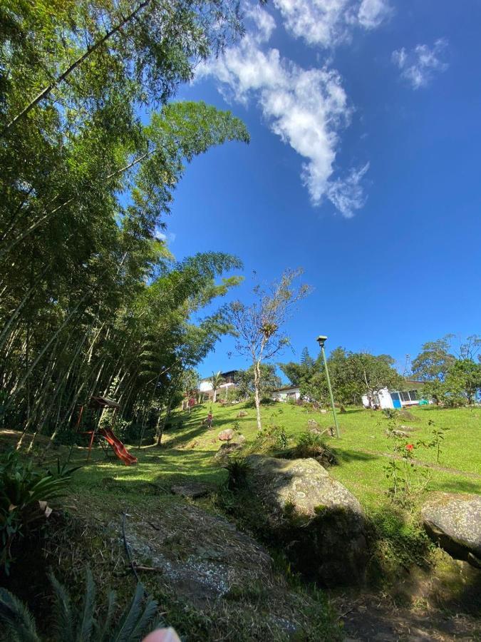 Finca clima templado, quebrada y jacuzzi; los clientes pueden usar todo el espacio y no tendrán que compartirlo con el anfitrión ni con otros huéspedes, calles en buen estado Alban  Exterior foto