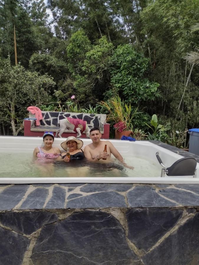 Finca clima templado, quebrada y jacuzzi; los clientes pueden usar todo el espacio y no tendrán que compartirlo con el anfitrión ni con otros huéspedes, calles en buen estado Alban  Exterior foto