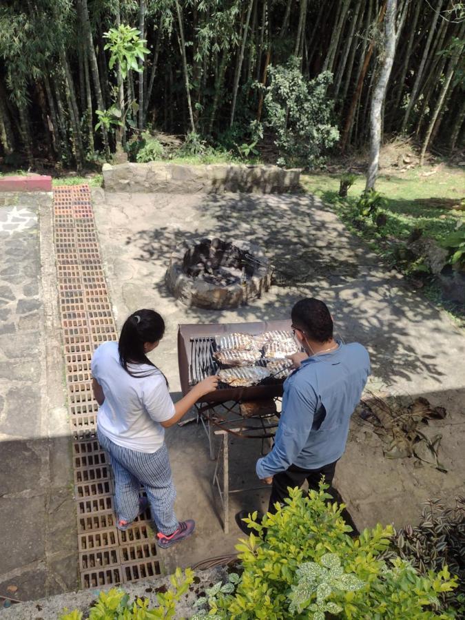 Finca clima templado, quebrada y jacuzzi; los clientes pueden usar todo el espacio y no tendrán que compartirlo con el anfitrión ni con otros huéspedes, calles en buen estado Alban  Exterior foto