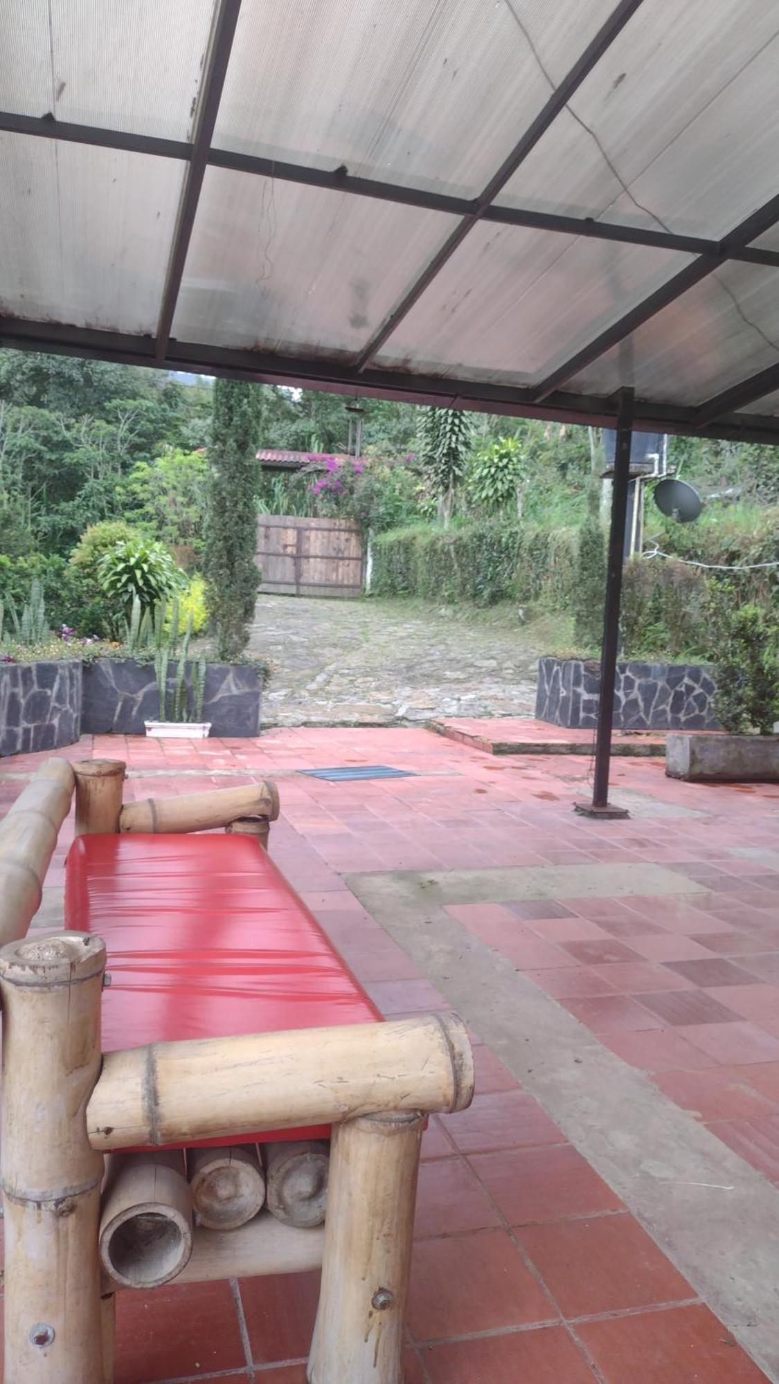 Finca clima templado, quebrada y jacuzzi; los clientes pueden usar todo el espacio y no tendrán que compartirlo con el anfitrión ni con otros huéspedes, calles en buen estado Alban  Exterior foto